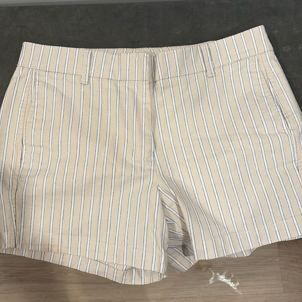J crew chino short. Tan striped size 6